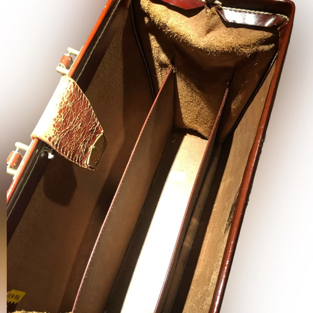 Vintage leather briefcase no key - Picture 4 of 4